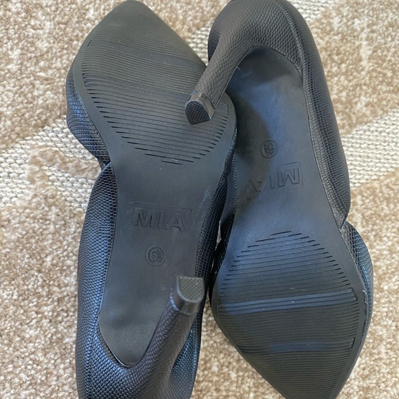 Black - Picture 3 of 4